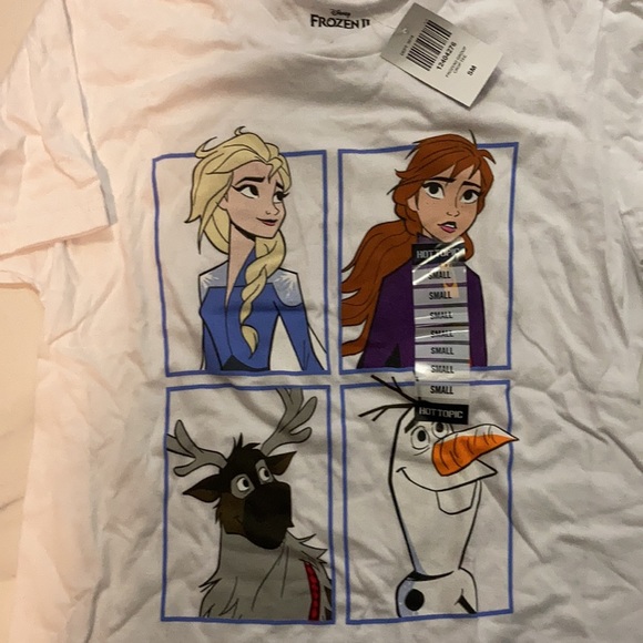 Disney Frozen II T-Shirt Women’s Small. New with Tags. - Picture 3 of 4